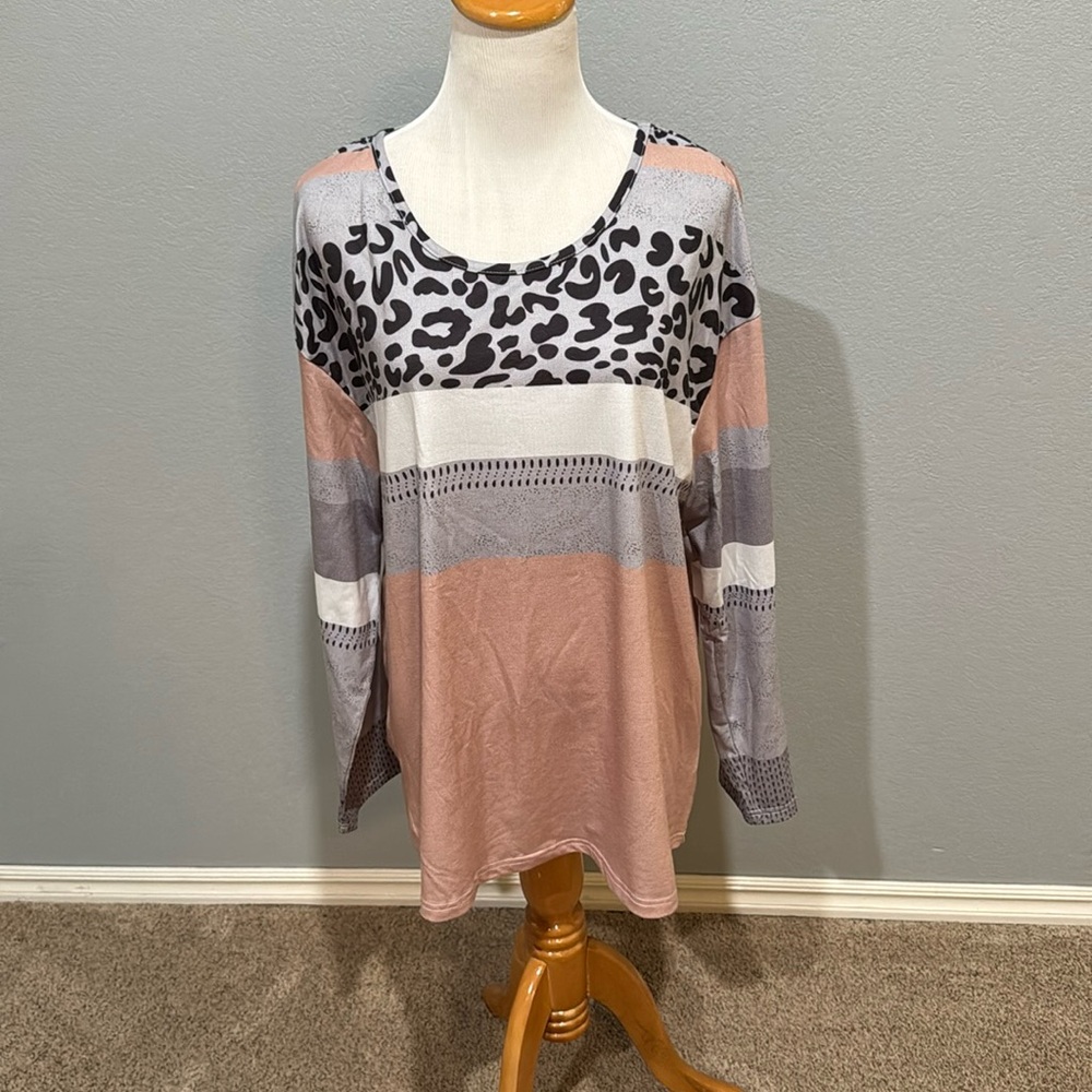 Shein long sleeve top.  Size XL ❤️
